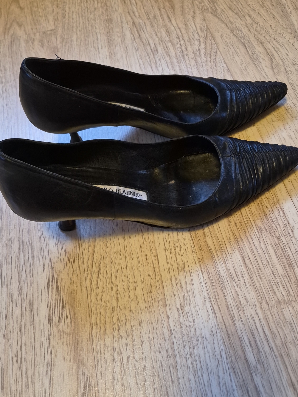 Manolo Blahnik Black Pointed Leather Pumps - Picture 2 of 11